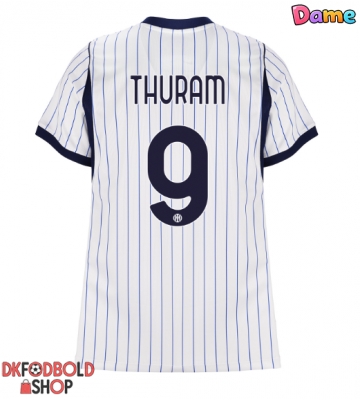Inter Milan Marcus Thuram #9 Udebanetrøje Dame 2026-27 Kort ærmer Inter Milan Marcus Thuram #9 Udebanetrøje Dame 2026-27 Kort ærmer